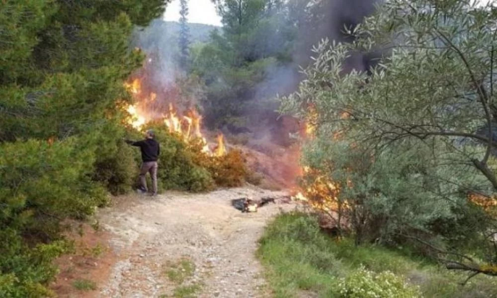 Αττική: Εθελοντές βρήκαν εμπρηστικό μηχανισμό στο δάσος της Βαρυμπόμπης